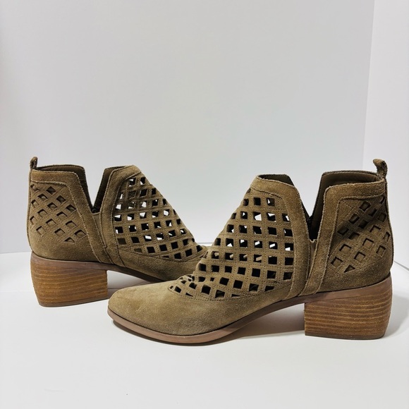 Croma Vintage Laser Cut out
Ankle Heels boots Size-10M - Picture 4 of 5